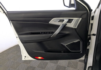 Подержанный автомобиль Geely Atlas 2021 года (18 фото)