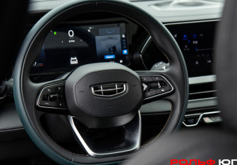 Подержанный автомобиль Geely Monjaro 2023 года (11 фото)