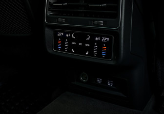 Подержанный автомобиль Audi Q8 2019 года (14 фото)