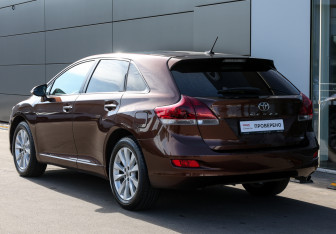Подержанный автомобиль Toyota Venza 2013 года (7 фото)
