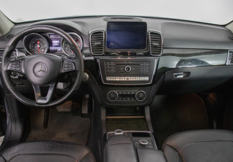 Подержанный автомобиль Mercedes-Benz GLE 2017 года (11 фото)