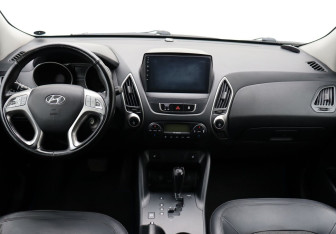 Подержанный автомобиль Hyundai ix35 2010 года (13 фото)
