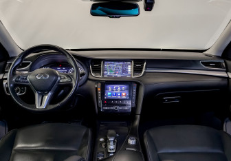 Подержанный автомобиль Infiniti QX50 2018 года (14 фото)