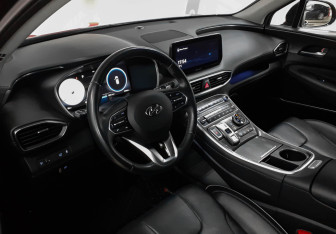 Подержанный автомобиль Hyundai Santa Fe 2022 года (7 фото)