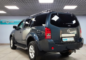 Подержанный автомобиль Nissan Pathfinder 2008 года (7 фото)