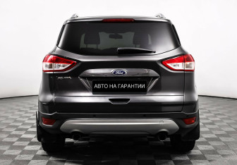 Подержанный автомобиль Ford Kuga 2015 года (6 фото)