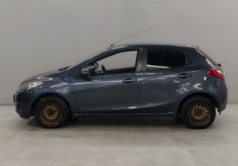 Подержанный автомобиль Mazda 2 Hatchback 2008 года (8 фото)