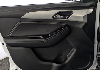 Подержанный автомобиль BAIC X35 2023 года (19 фото)