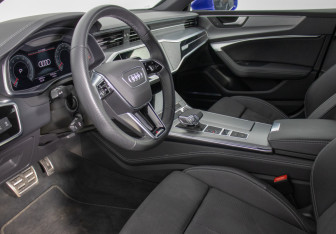 Подержанный автомобиль Audi A7 2022 года (10 фото)