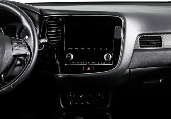 Подержанный автомобиль Mitsubishi Outlander 2022 года (14 фото)