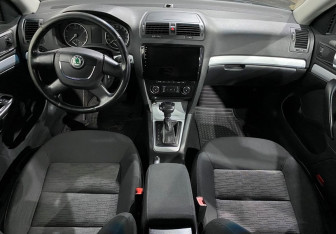 Подержанный автомобиль Skoda Octavia Liftback 2011 года (9 фото)
