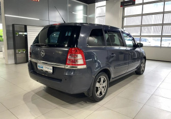 Подержанный автомобиль Opel Zafira Compactvan 2011 года (4 фото)