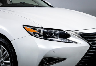 Подержанный автомобиль Lexus ES 2015 года (16 фото)