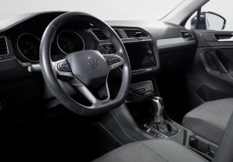 Подержанный автомобиль Volkswagen Tiguan 2020 года (14 фото)