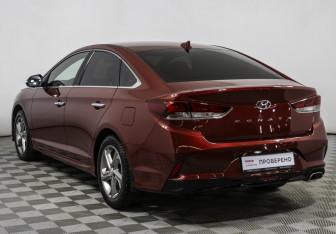 Подержанный автомобиль Hyundai Sonata 2018 года (7 фото)