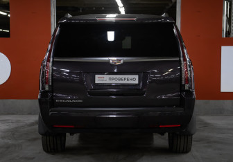 Подержанный автомобиль Cadillac Escalade Suv 2016 года (6 фото)
