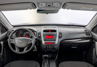 Подержанный автомобиль Kia Sorento 2017 года (14 фото)