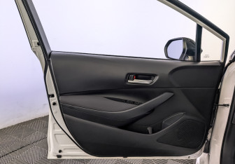 Подержанный автомобиль Toyota Corolla Sedan 2022 года (18 фото)