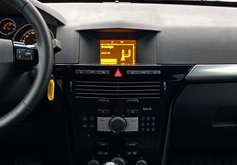 Подержанный автомобиль Opel Astra Sedan 2012 года (11 фото)