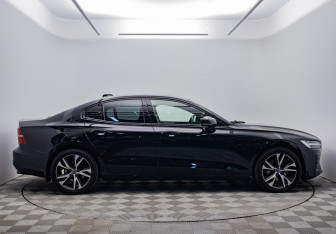 Подержанный автомобиль Volvo S60 2019 года (6 фото)