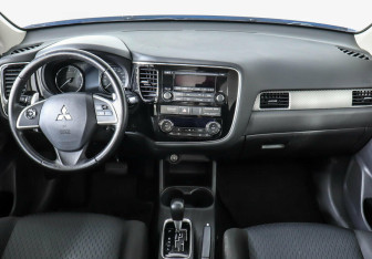 Подержанный автомобиль Mitsubishi Outlander 2013 года (6 фото)