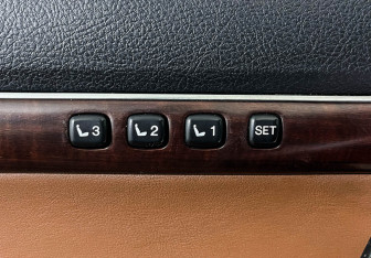 Подержанный автомобиль Toyota Land Cruiser Suv 2014 года (19 фото)