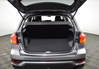 Подержанный автомобиль Mitsubishi ASX 2018 года (14 фото)