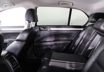 Подержанный автомобиль Skoda Superb Liftback 2012 года (12 фото)