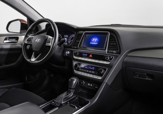 Подержанный автомобиль Hyundai Sonata 2018 года (9 фото)