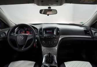 Подержанный автомобиль Opel Insignia Sedan 2014 года (9 фото)