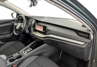Подержанный автомобиль Skoda Octavia Liftback 2021 года (11 фото)