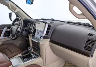 Подержанный автомобиль Toyota Land Cruiser Suv 2021 года (13 фото)