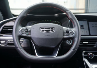 Подержанный автомобиль Geely Tugella 2023 года (14 фото)
