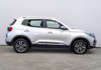 Подержанный автомобиль Chery Tiggo 4 2022 года (4 фото)