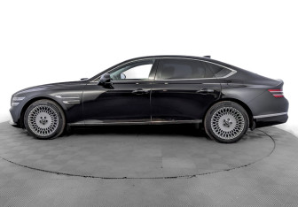 Подержанный автомобиль Genesis G80 2021 года (8 фото)