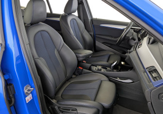 Подержанный автомобиль BMW X1 2021 года (23 фото)