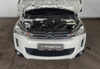 Подержанный автомобиль Citroen C4 Aircross 2012 года (9 фото)