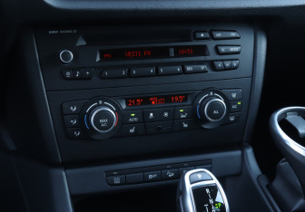 Подержанный автомобиль BMW X1 2013 года (14 фото)