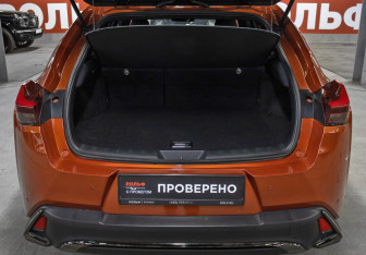 Подержанный автомобиль Lexus UX 2018 года (10 фото)