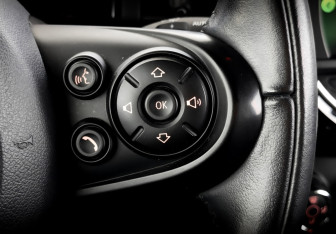 Подержанный автомобиль MINI Hatch 2019 года (28 фото)