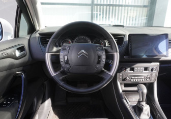 Подержанный автомобиль Citroen C5 Sedan 2011 года (12 фото)
