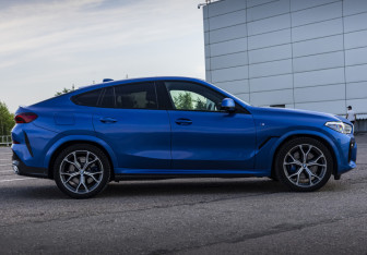 Подержанный автомобиль BMW X6 2020 года (5 фото)