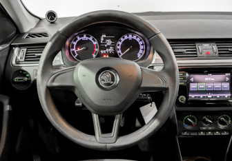 Подержанный автомобиль Skoda Rapid Liftback 2019 года (20 фото)