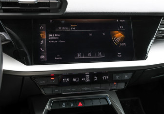 Подержанный автомобиль Audi A3 Hatchback 2021 года (18 фото)