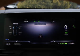 Подержанный автомобиль Voyah Dream 2023 года (10 фото)