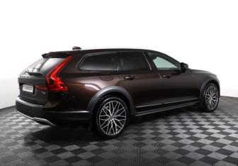 Подержанный автомобиль Volvo V90 Cross Country 2019 года (5 фото)