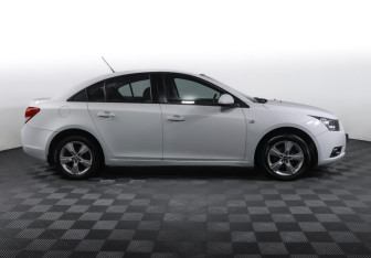 Подержанный автомобиль Chevrolet Cruze Sedan 2012 года (4 фото)