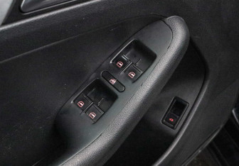 Подержанный автомобиль Volkswagen Jetta Sedan 2011 года (13 фото)