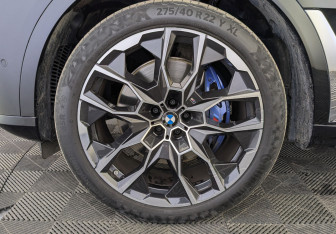 Подержанный автомобиль BMW X7 2024 года (12 фото)