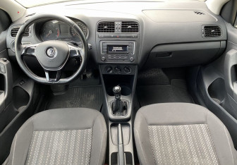 Подержанный автомобиль Volkswagen Polo Sedan 2016 года (10 фото)